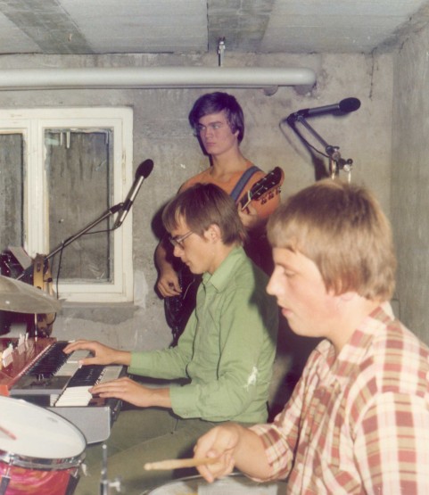 Click for original image 240k 1970x2272